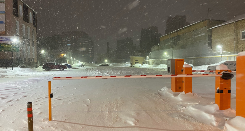 В Кургане запретили парковаться у школы №9 по ул. Дзержинского