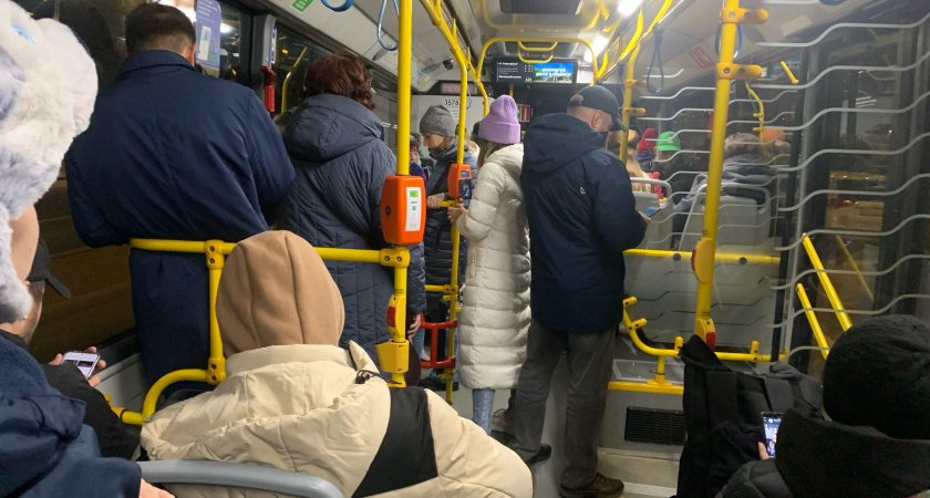 "Старалась помочь изо всех сил": курганцев восхитила кондуктор автобуса №16, которая помогла пассажирке в проблемной ситуации