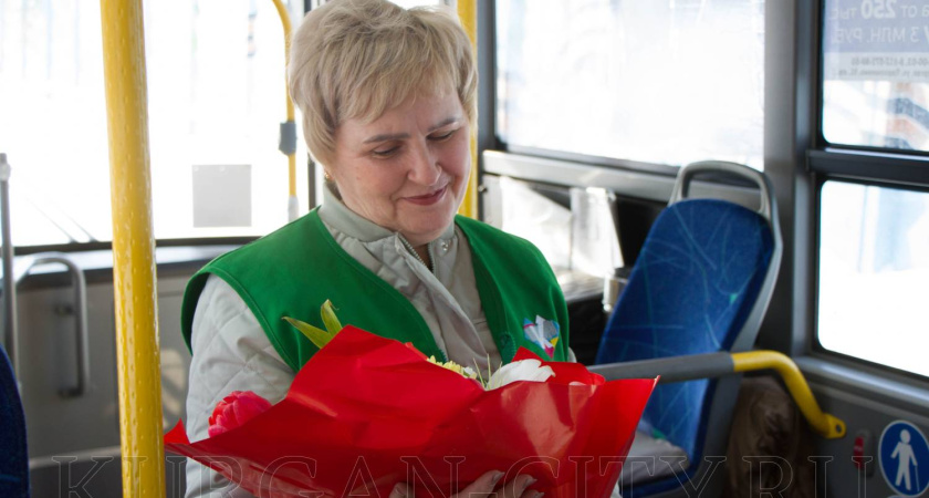 Жители Кургана в социальных сетях выбрали лучшего кондуктора Елену Демидову 