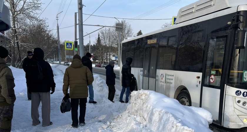 «Даже помыться не успеваем!»: водители автобусов Кургана жалуются на жуткий недосып и переутомление 
