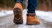 Натираю подошву зимней обуви этим средством: не скользят в гололед и грязь не липнет - важный совет