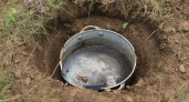 Зачем мужики в деревне зарывают кастрюли в землю: женщины за эту выдумку их на руках носят - рассказываю, как потом ее применяют