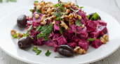 Готовлю панцаросалату вместо винегрета: греческий салат из свёклы всегда улетает первым со стола — секрет в нежной заправке
