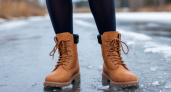 Забудьте про гололёд: копеечное средство из строймагазина превратит скользкие ботинки в «вездеходы» за 15 минут