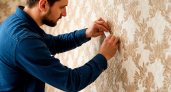 Обои на стыках в доме расползаются и раздражают взгляд: вот каким методом скрыл все стыки без переклейки 