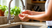 Зачем тереть руки о кран, а зеркало мазать зубной пастой: 3 хитрости опытных хозяек, которые я проверила на себе