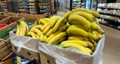 Зачем продавцы забирают пакеты из ящиков с бананами: секрет, который никто не расскажет