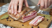 Все подруги давно делают по моему рецепту: сало пряного посола вкуснее и ароматнее, чем с рынка — нужно знать одну хитрость