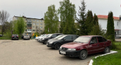 Курганцам напомнили об административной ответственности за парковку на газонах