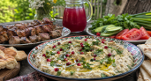 Есть летний вариант вкуснее сырно-яичной намазки: бабагануш — арабский крем из баклажанов: дымный, кунжутный, хорош к лавашу, овощам, мясу