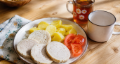 Варим домашнюю колбасу в кружке — вкуснее магазинной, и состав 100% чистый: куриное филе, молоко, яйца