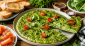 Все лето делаю зеленую яичницу — вкусный способ съесть много зелени и кабачка: подаю с тостом или рыбкой