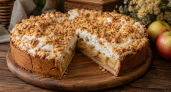 Польский яблочник вкуснее, чем шарлотка, и выглядит наряднее — а готовится просто: в 3 трюка