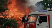 В Кургане пожарные эвакуировали 14 человек из горящего дома на ул. Дзержинского