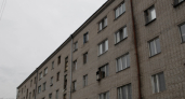 В Кургане стирают с карты ещё одну страницу городской истории: сносят аварийное общежитие 1954 года
