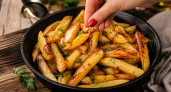 Картошке для золотой корочки перед жаркой нужно не масло и не соль, а эта каша: снаружи хрустит, а внутри тает во рту