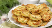 Лук тру на терке и жарю кабачки в кляре: очень вкусно и бюджетно — подходит и к рыбе, и к мясу