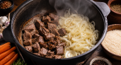 Что жарить первым — лук или мясо: запомните на всю жизнь простое правило вкусного плова