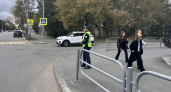 Курганские автоинспекторы в День знаний дежурят у школ и проверяют автокресла 