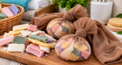 Обмылки + старые колготки — получаю драгоценность для ванной и дачи: 7 полезных применений простого устройства