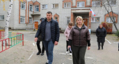 В Кургане мэр проверил ремонт школ и более 70 дворов во время субботнего объезда