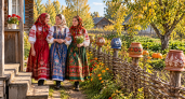 Зачем в старину на деревенские заборы вешали бутылки и крынки: в этом есть логика