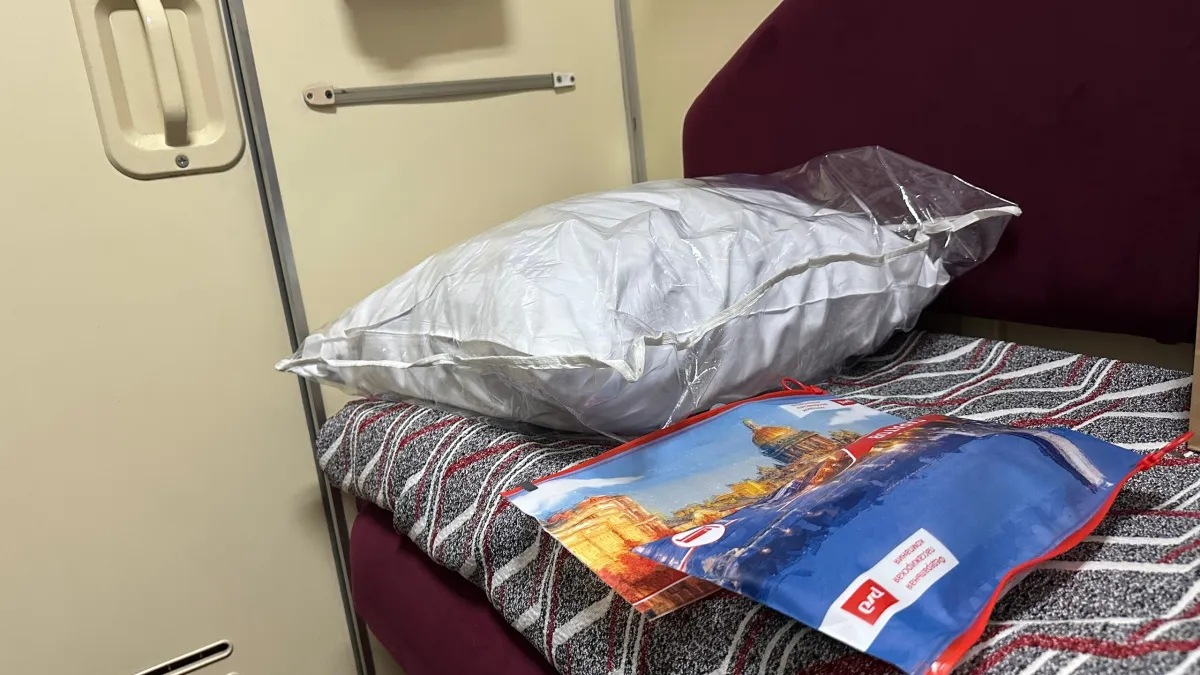 Попутчик сел поесть на мою полку? Отлично, пусть теперь проводник меняет мне простыню: что говорят об этом новые правила РЖД