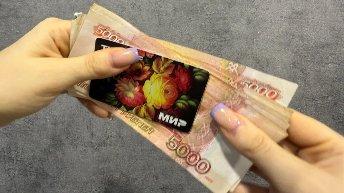 "Любимые цветы и оплата коммуналки": курганцам рассказали, о чем мечтают девушки на 8 Марта