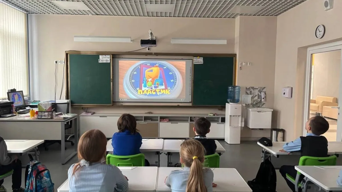 Лучшим учителям Кургана выплатят премии в размере 200 тысяч рублей: кто и как может получить деньги?