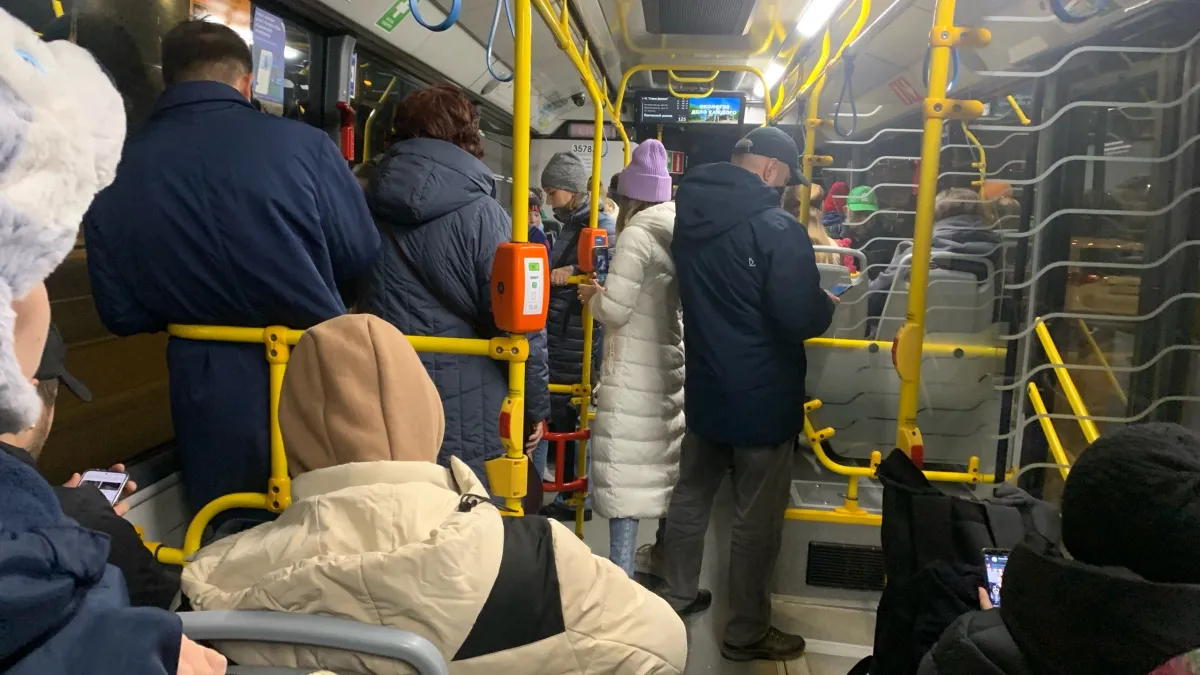 "Старалась помочь изо всех сил": курганцев восхитила кондуктор автобуса №16, которая помогла пассажирке в проблемной ситуации