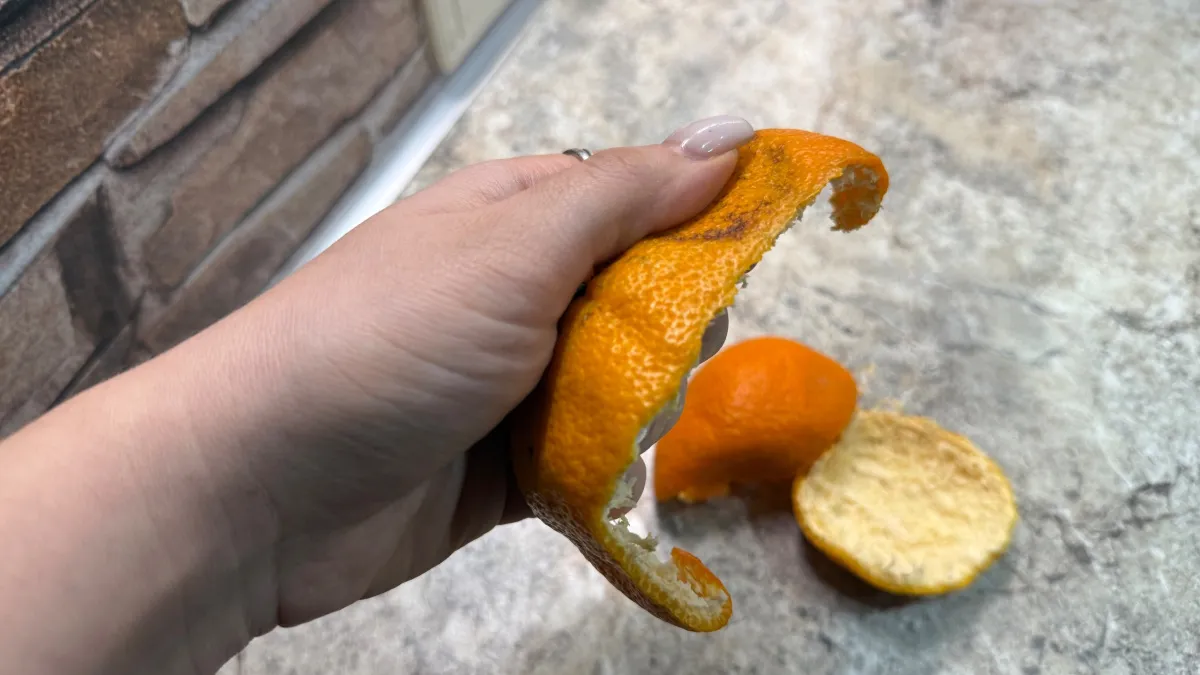 Теплое масло с мандариновыми корками от старых и дряблых рук: идеальный результат