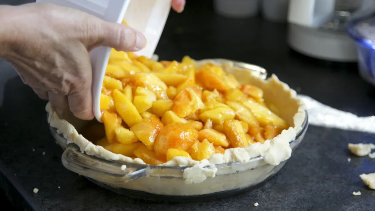 Постная шарлотка получилась пышнее классической: нашла рецепт без яиц ии мороки у плиты