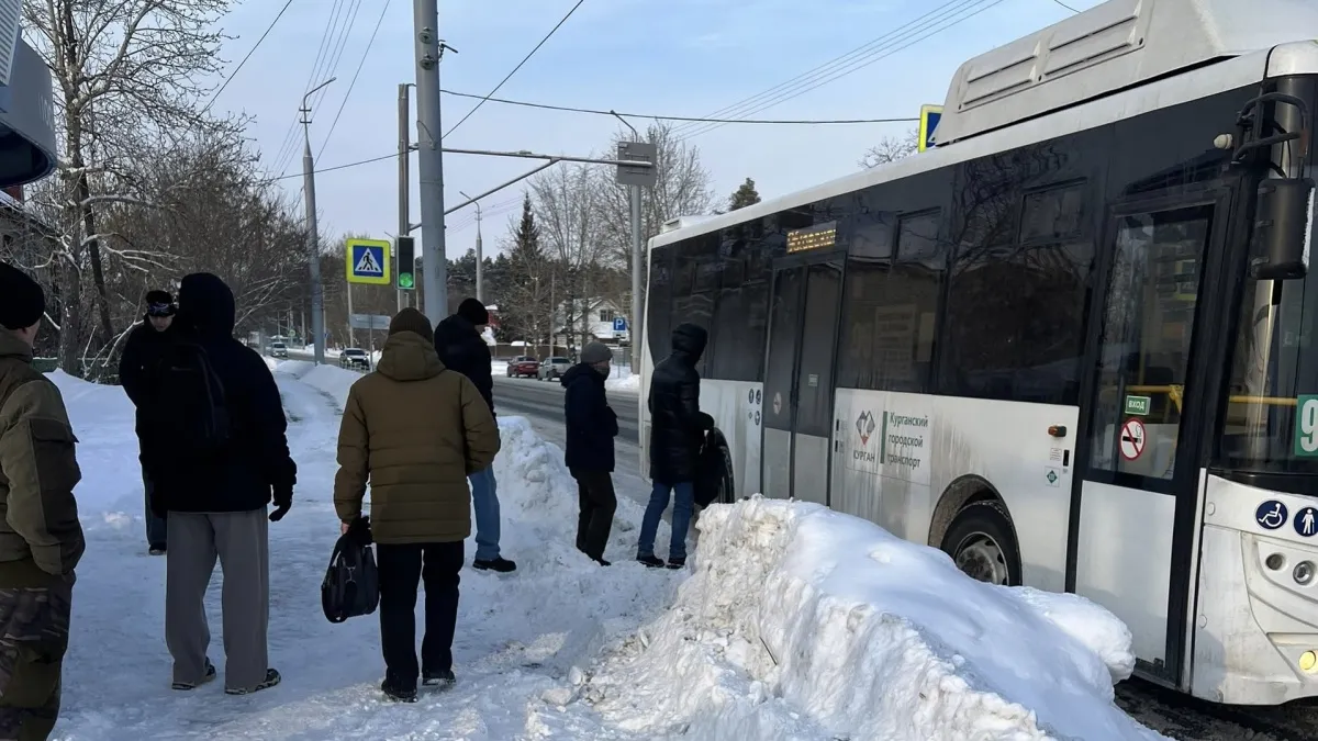«Даже помыться не успеваем!»: водители автобусов Кургана жалуются на жуткий недосып и переутомление
