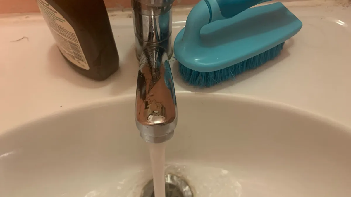 В Кургане из-за аварии отключили воду в школе, детсадах и РАНХиГС