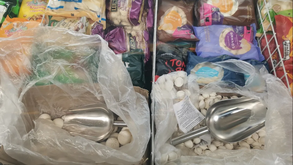 Поверила рекламе и купила в Пятерочке с громким названием «Пельмени с соусом том-ям»: вот как за толстым тестом скрыт "грязный фарш" 