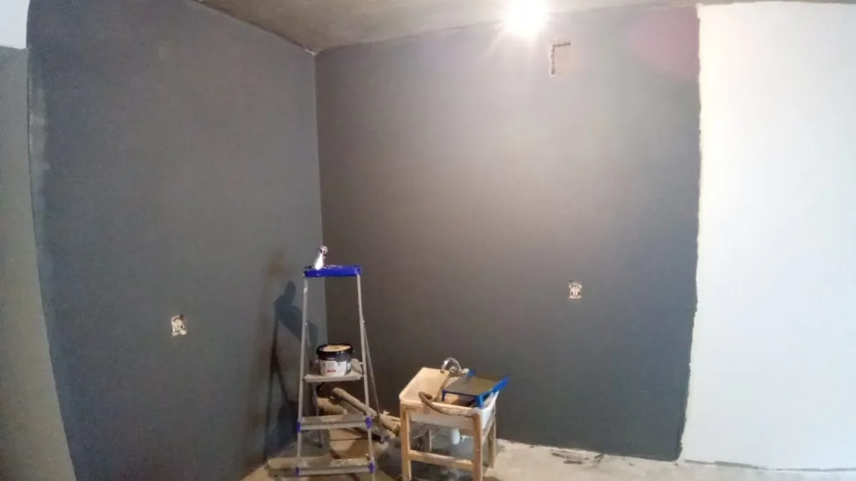 Сначала натяжные потолки или обои: мастер назвал правильный порядок - чтобы не пожалеть о ремонте