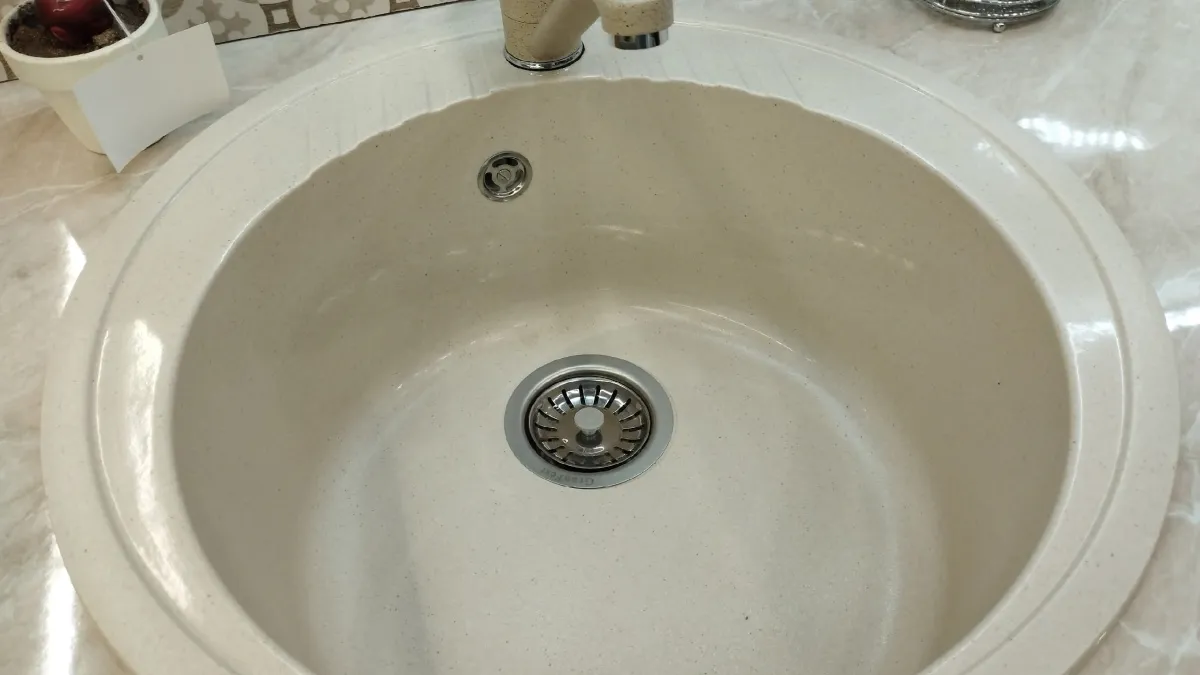 Как улучшить напор воды в кране: рабочий способ чистки смесителя губкой и дешевым средством - вода бьет ключом