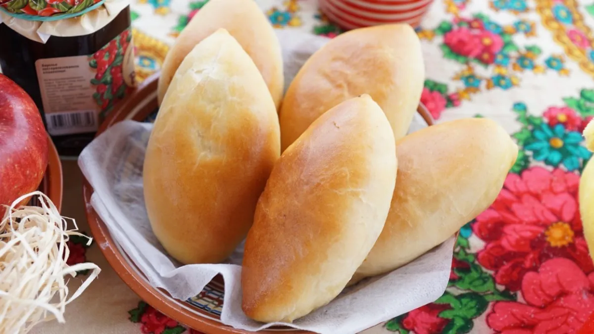 Тесто для постных пирожков за 15 минут: «послушное» и пуховое — не черствеют даже на завтра