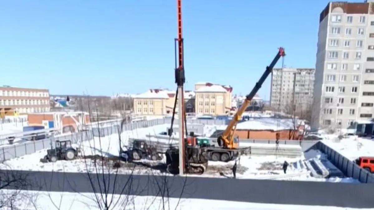 "Стены пошли трещинами!": жители многоэтажки в Кургане боятся, что их дом может рухнуть из-за близлежащей стройки