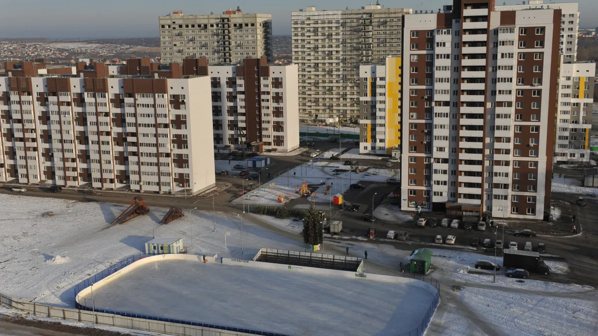 В Кургане 25 женских профсоюзных команд сразятся в хоккей в валенках с метлами