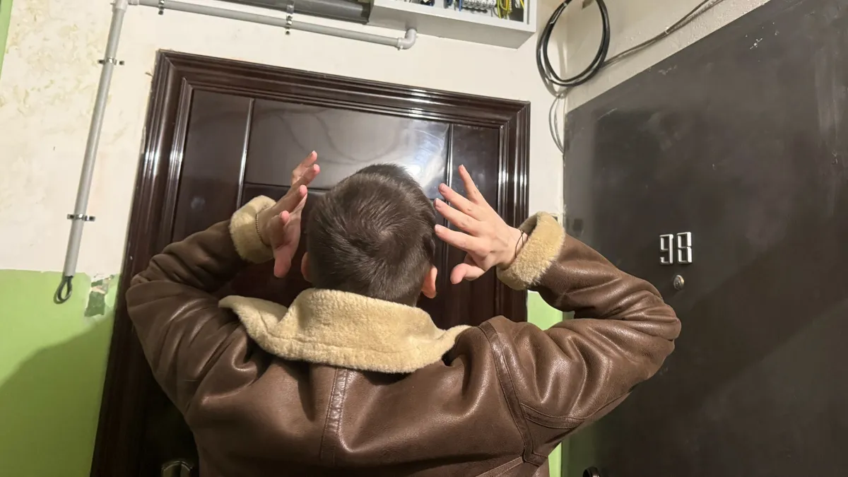 "Смердит так, что аж слёзы наворачиваются": жители Кургана пожаловались на ремонт "с душком" в одной из многоэтажек города