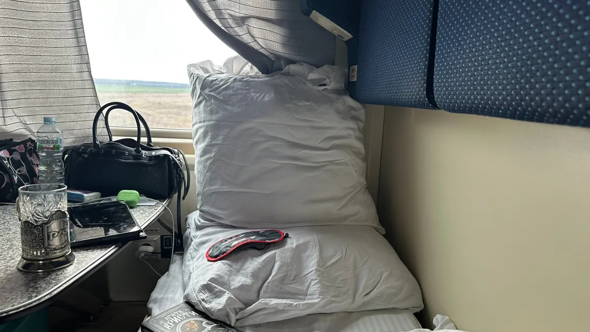 Попутчице с верхней полки не нравилось её место – и она просила всех поменяться: вот что надумала хитрюга, когда ей отказали в просьбе