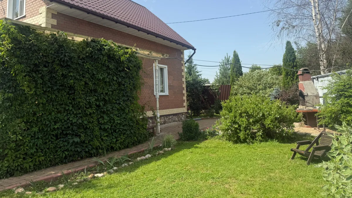 Только наши до сих пор косят траву триммером с леской или косой: Европейцы перешли на новую технологию: быстрее и практичнее