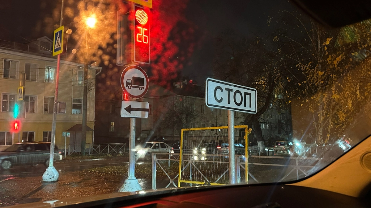 В Кургане изменили режим работы светофоров из-за перекрытия улицы Свердлова