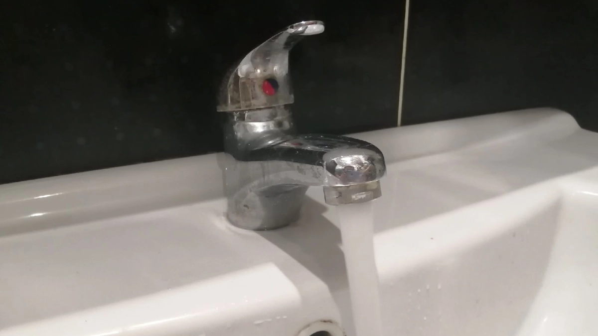 СК возбудил дело из-за зеленой воды в алтайском поселке