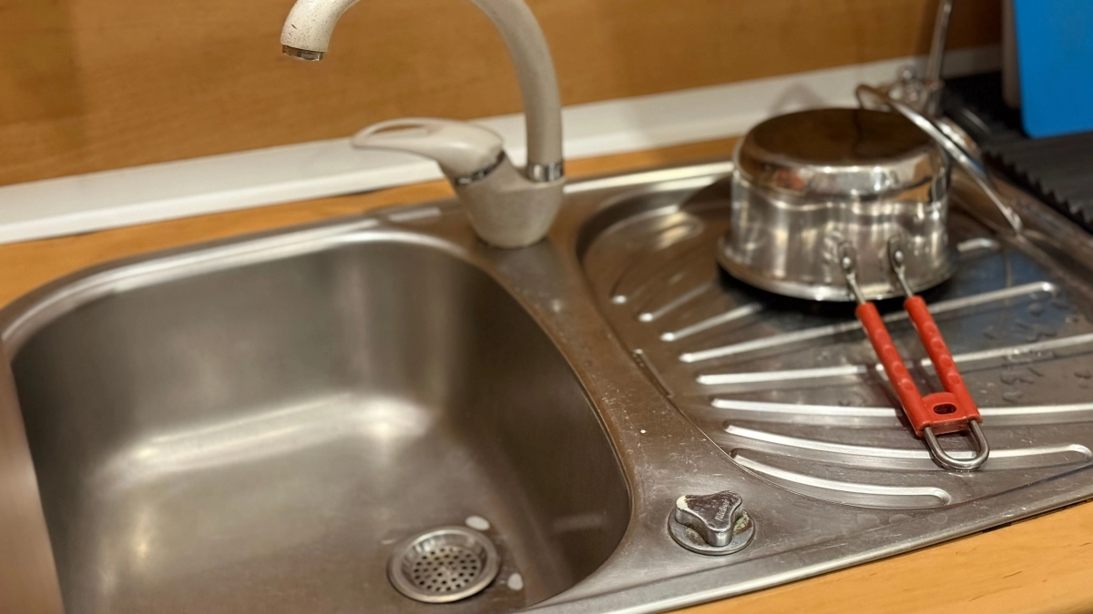 Почему нельзя выливать кипяток в раковину: важное правило, которое не знают многие хозяйки