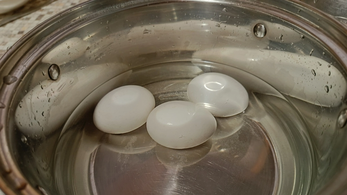 Первое правило при варке яиц на Пасху: без трещин, любая краска ложится ровно - хитрый совет