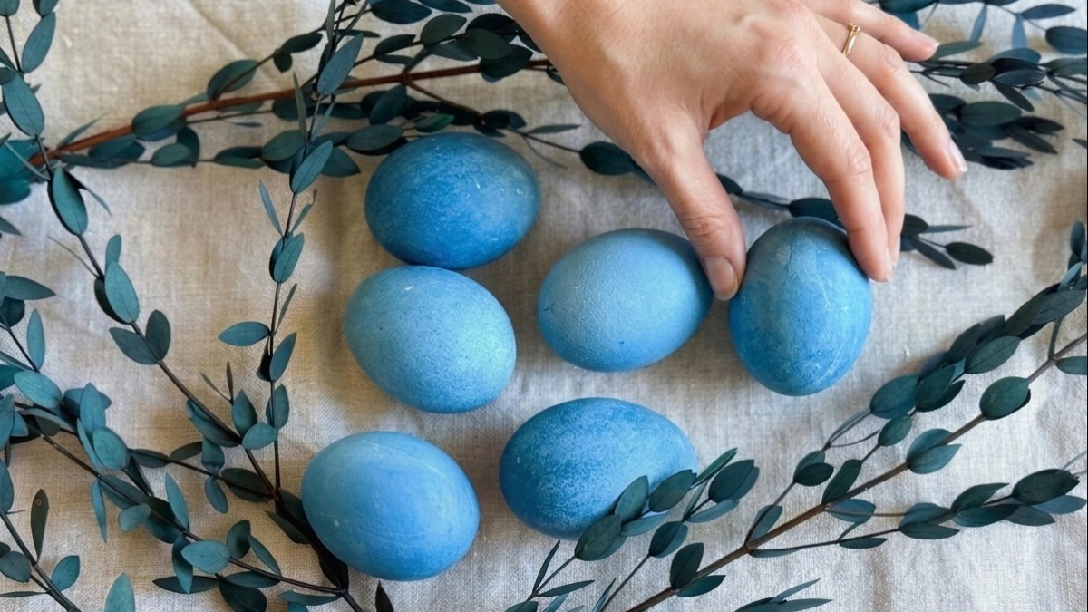 На Пасху-2026 покрашу яйца по-монастырски: беру на отвар 1 овощ — на выходе небесные «крашенки» 