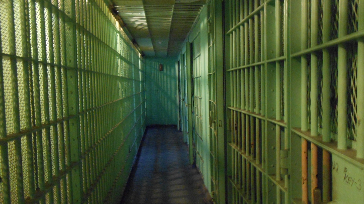 В Кургане задержали двух курьеров аферистов, которые лишили 85-летнюю пенсионерку 2 миллионов