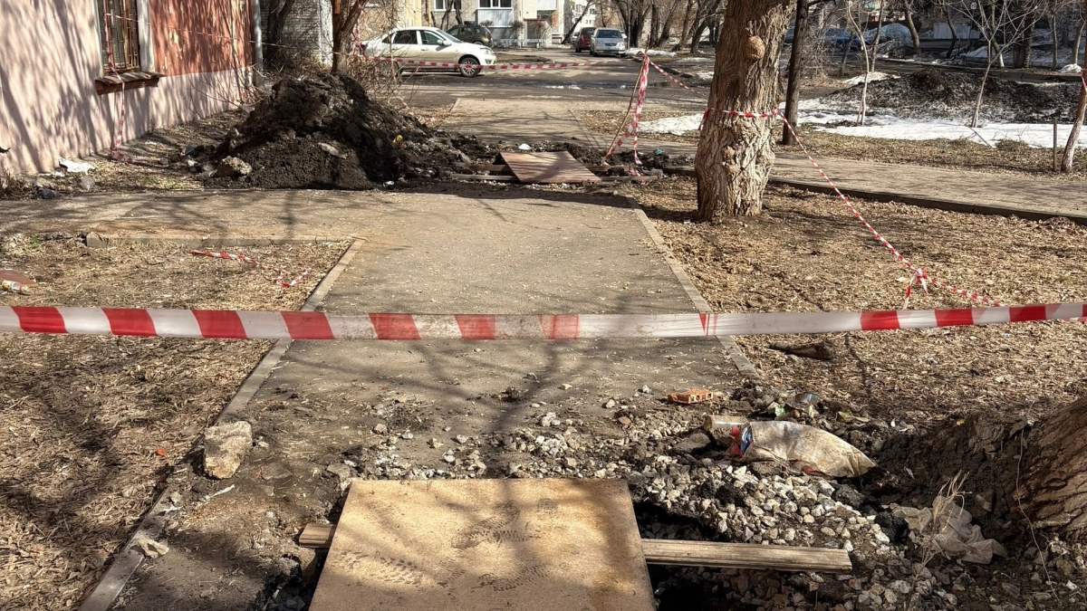 "Раскопали и уехали": курганцы жалуются на огромные ямы в Бошняковском сквере